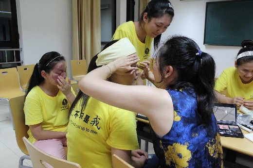 拉萨看得见利夫卡啊圣诞快乐房价凯撒